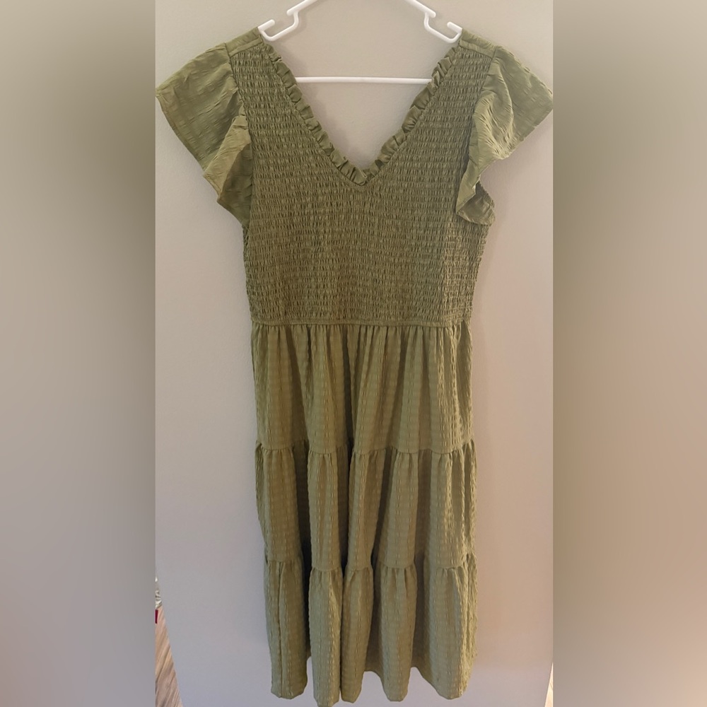 And Now This (Macy’s)Women's Smocked Flutter-Sleeve Midi Dress. Size Large.